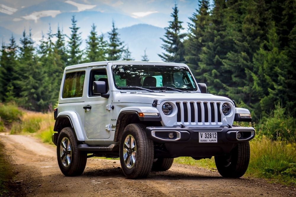2019_jeep-wrangler_The-2019-Jeep-Wrangler-JL-Sahara-off-road-with-mountains._shutterstock-1144561061