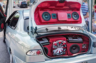 aftermarket_stereo_in_car_trunk_shutterstock_112123484