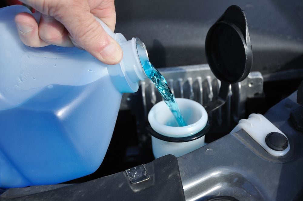 Filling windshield washer with fluid
