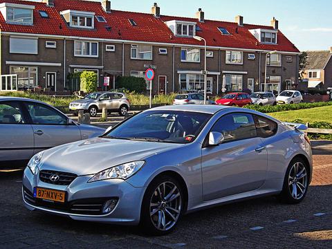 <a href="https://commons.wikimedia.org/w/index.php?curid=41635237" target="_blank">By Dennis Elzinga - Hyundai Genesis Coupe, CC BY 2.0</a>